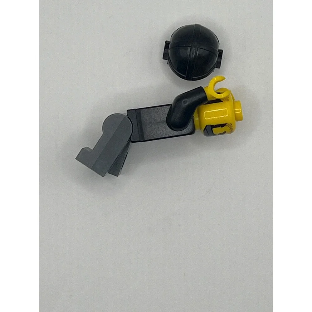 Lego World Racers Minifigure Black Torso Flame Skull Helmet Wr025